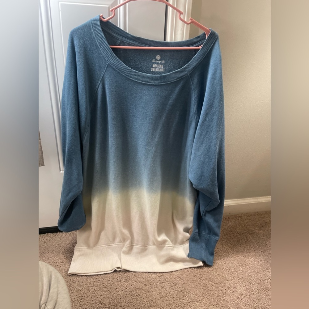 Cute blue ans white tie dye sweatshirt
